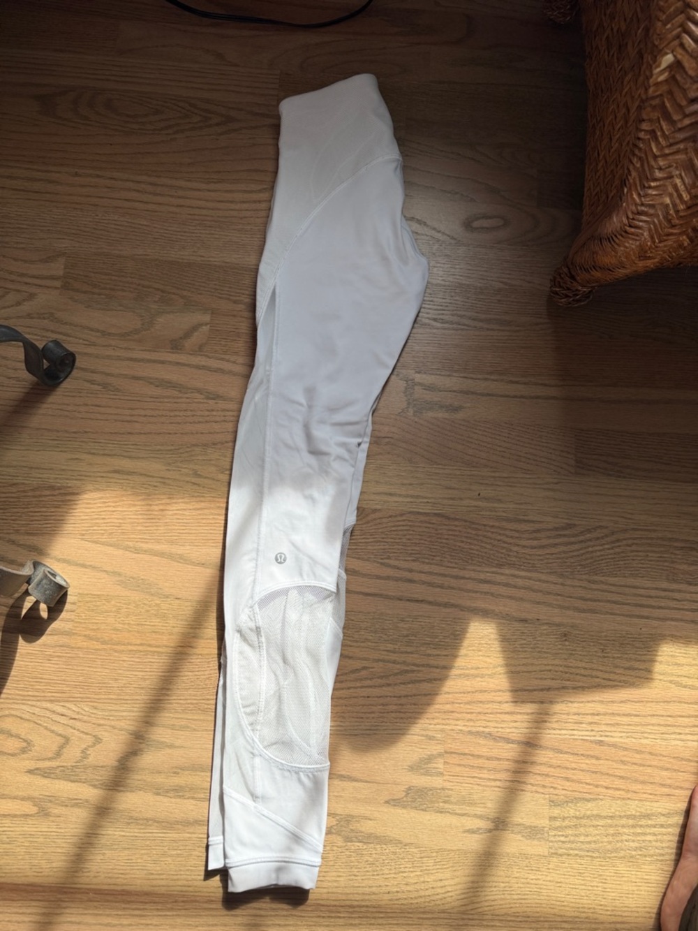 Lululemon White Performance Leggings with Mesh Panels size 4